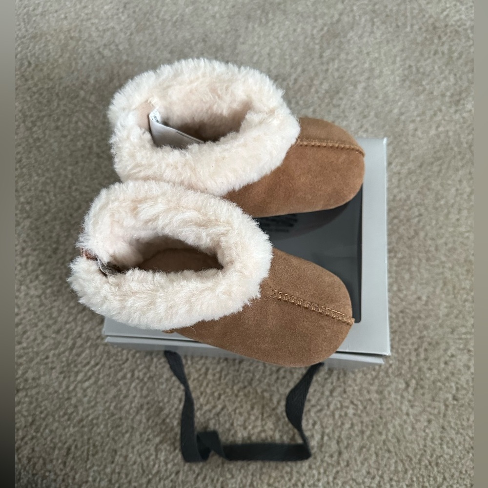 Ugg Baby & Walker Gojee boots! Excellent condition!!!